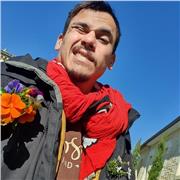 Hi, if you are looking for a young and cool teacher ! Here I am ! Exchange, discussion and lessons around what you which ! ✌️